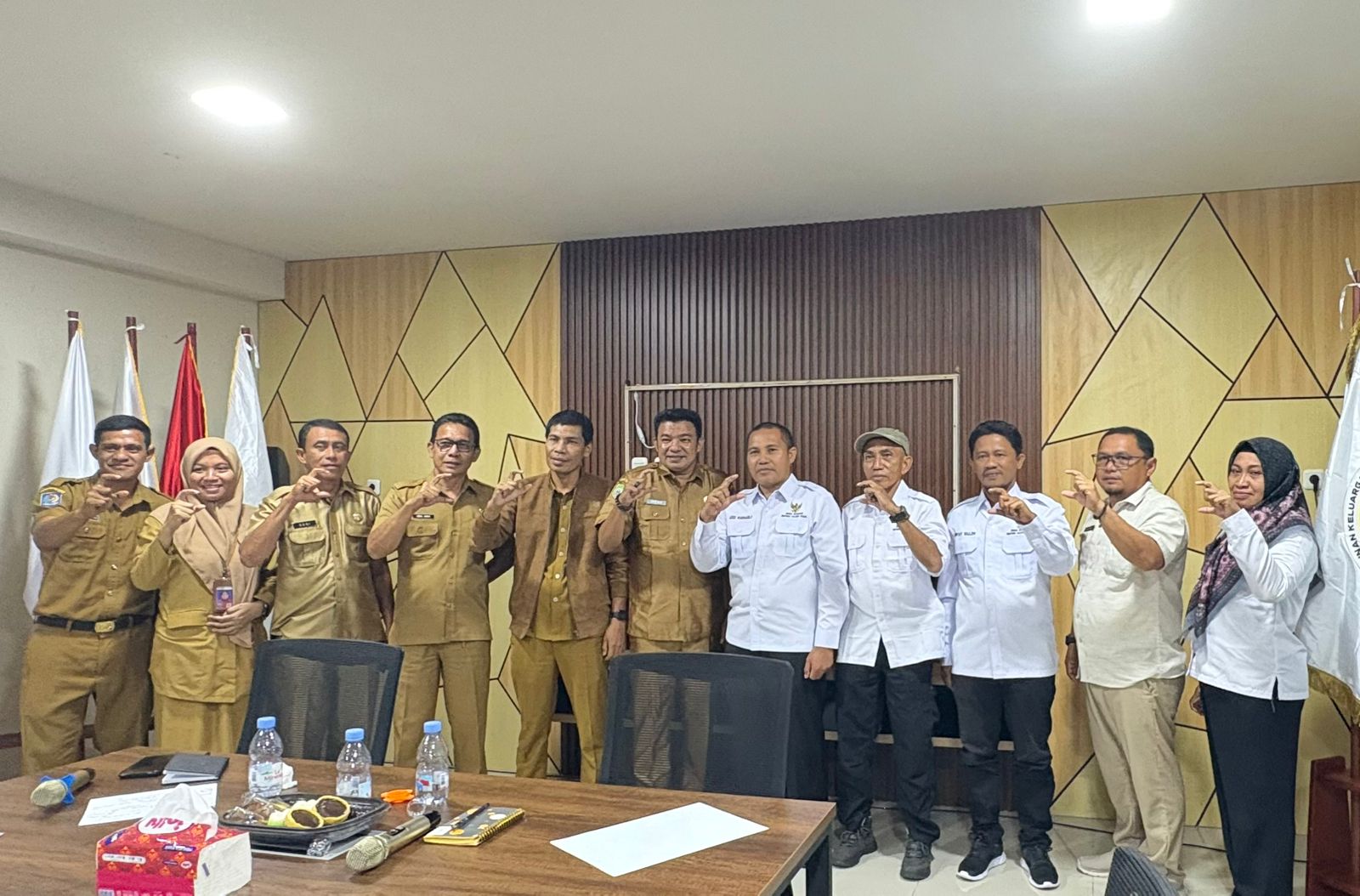 Komisi Informasi Provinsi Maluku Utara Kunjungi Kantor Kesbangpol Kota Ternate: Bahas Penguatan Kelembagaan dan Keterbukaan Informasi Publik